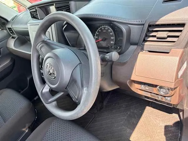 TOYOTA ROOMY 2023