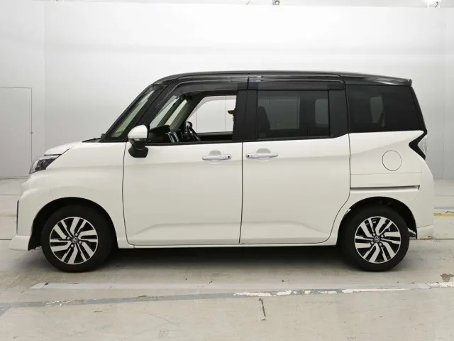 TOYOTA ROOMY 2023