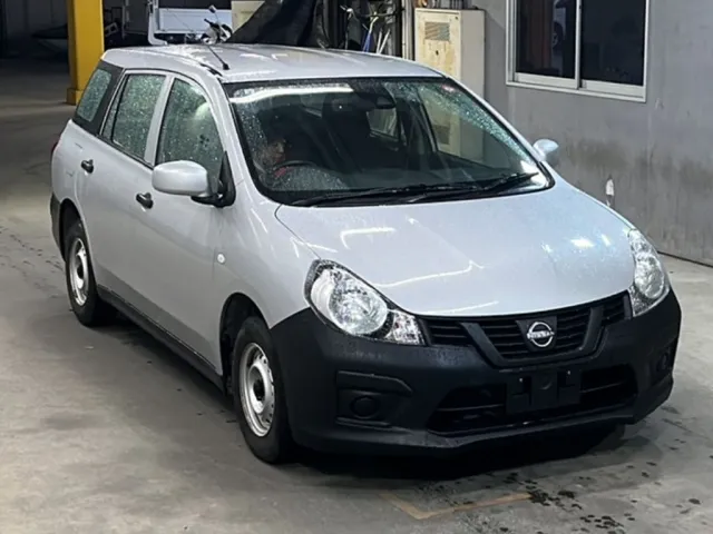 NISSAN AD 2022