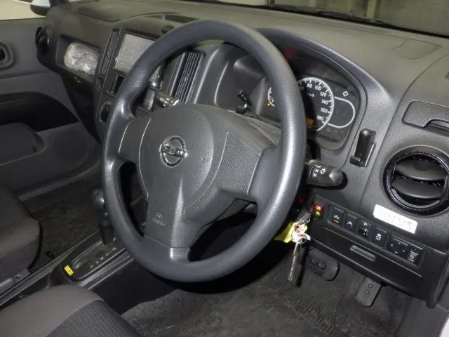 NISSAN AD 2021
