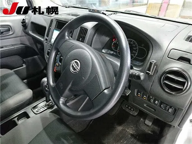 NISSAN AD 2022