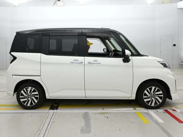 TOYOTA ROOMY 2023