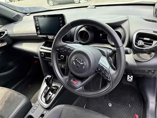 TOYOTA YARIS CROSS 2023