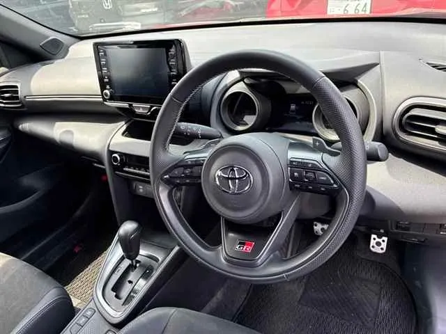 TOYOTA YARIS CROSS 2023