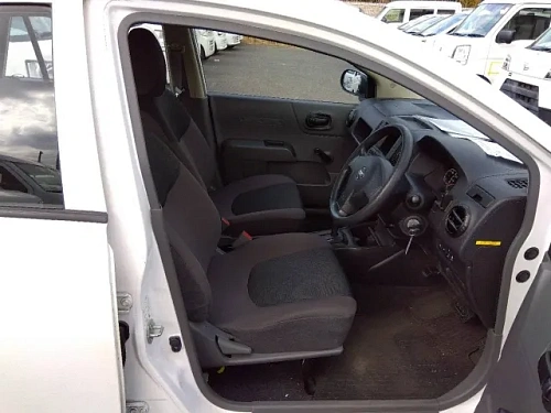 NISSAN AD 2021