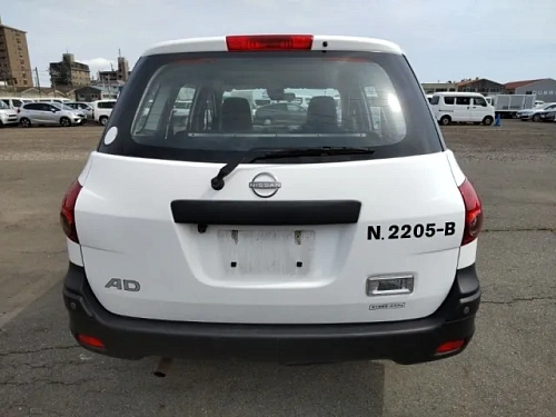 NISSAN AD 2022
