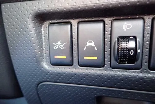 NISSAN AD 2021