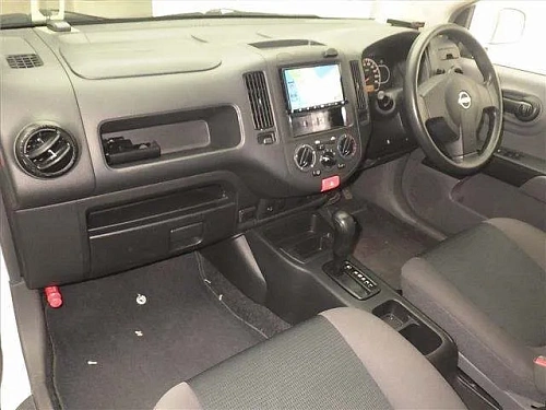 NISSAN AD 2022