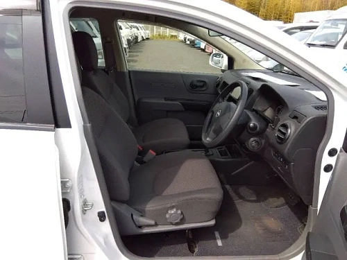 NISSAN AD 2022