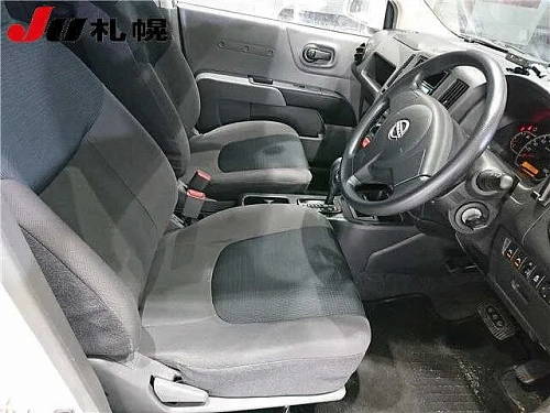 NISSAN AD 2022