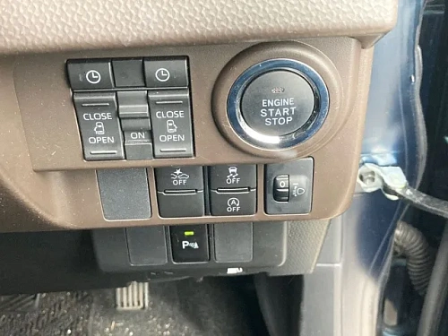TOYOTA ROOMY 2023