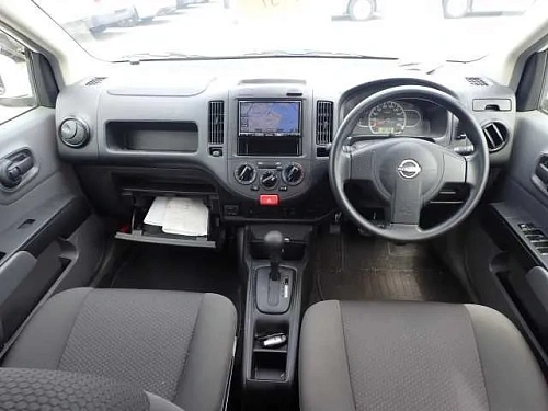 NISSAN AD 2022