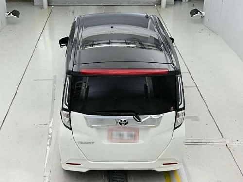 TOYOTA ROOMY 2023