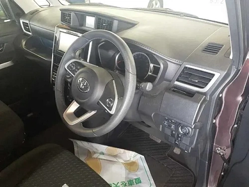 TOYOTA ROOMY 2023