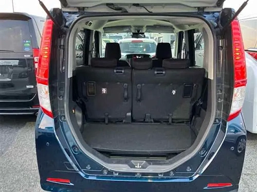TOYOTA ROOMY 2023