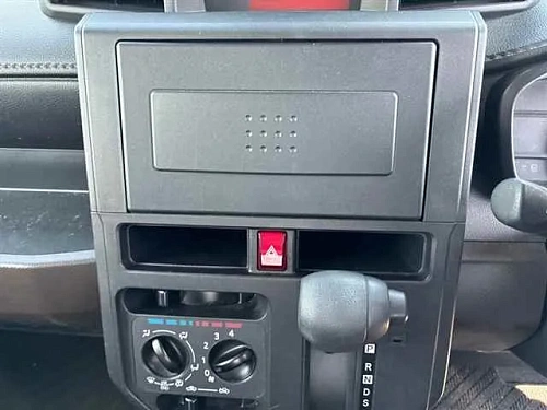 TOYOTA ROOMY 2023