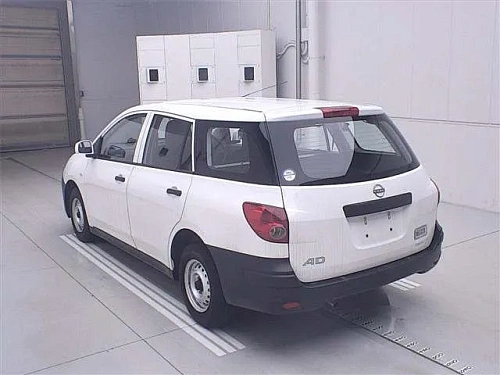 NISSAN AD 2021