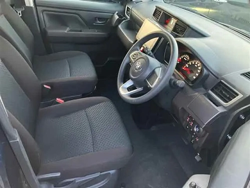 TOYOTA ROOMY 2023