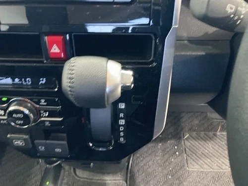 TOYOTA ROOMY 2023