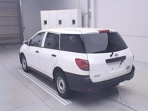 NISSAN AD 2022