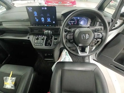 HONDA STEP WAGON 2023