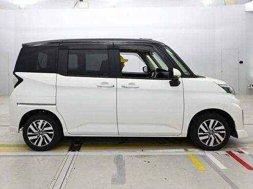 TOYOTA ROOMY 2023