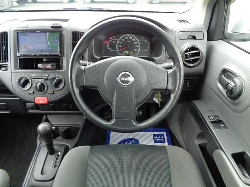 NISSAN AD 2022